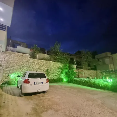 Baka * Sarande